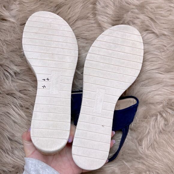 KENNETH COLE NEW YORK
Jules Suede Espadrille Platform Simple Sandals in Navy - Picture 4 of 13